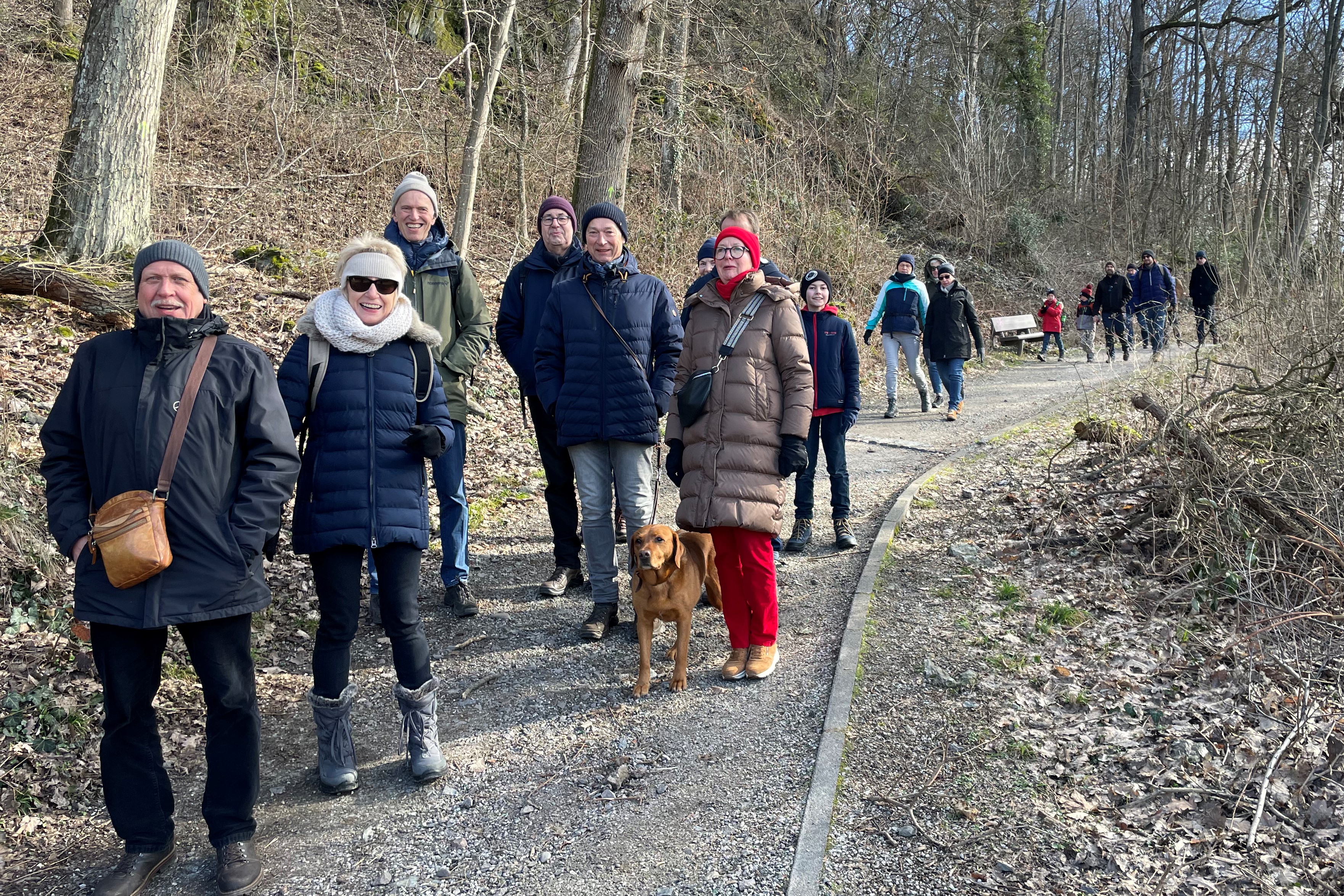 Mehrere Personen auf der Wanderung