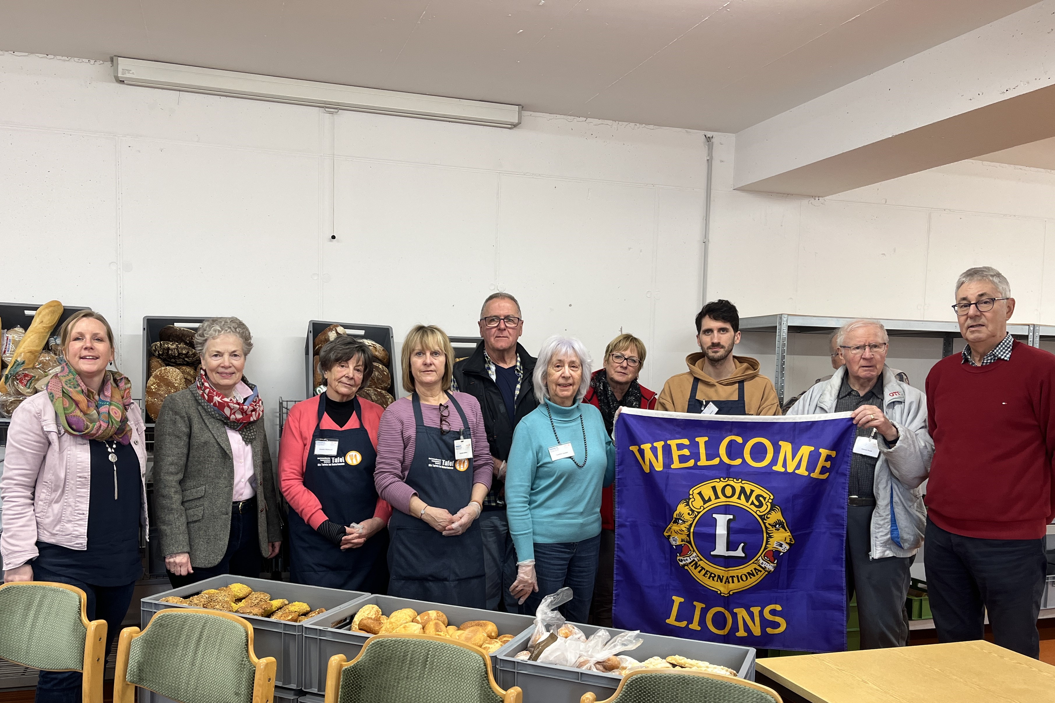 Gruppe von Mitarbeitern der Tafel und der Lions