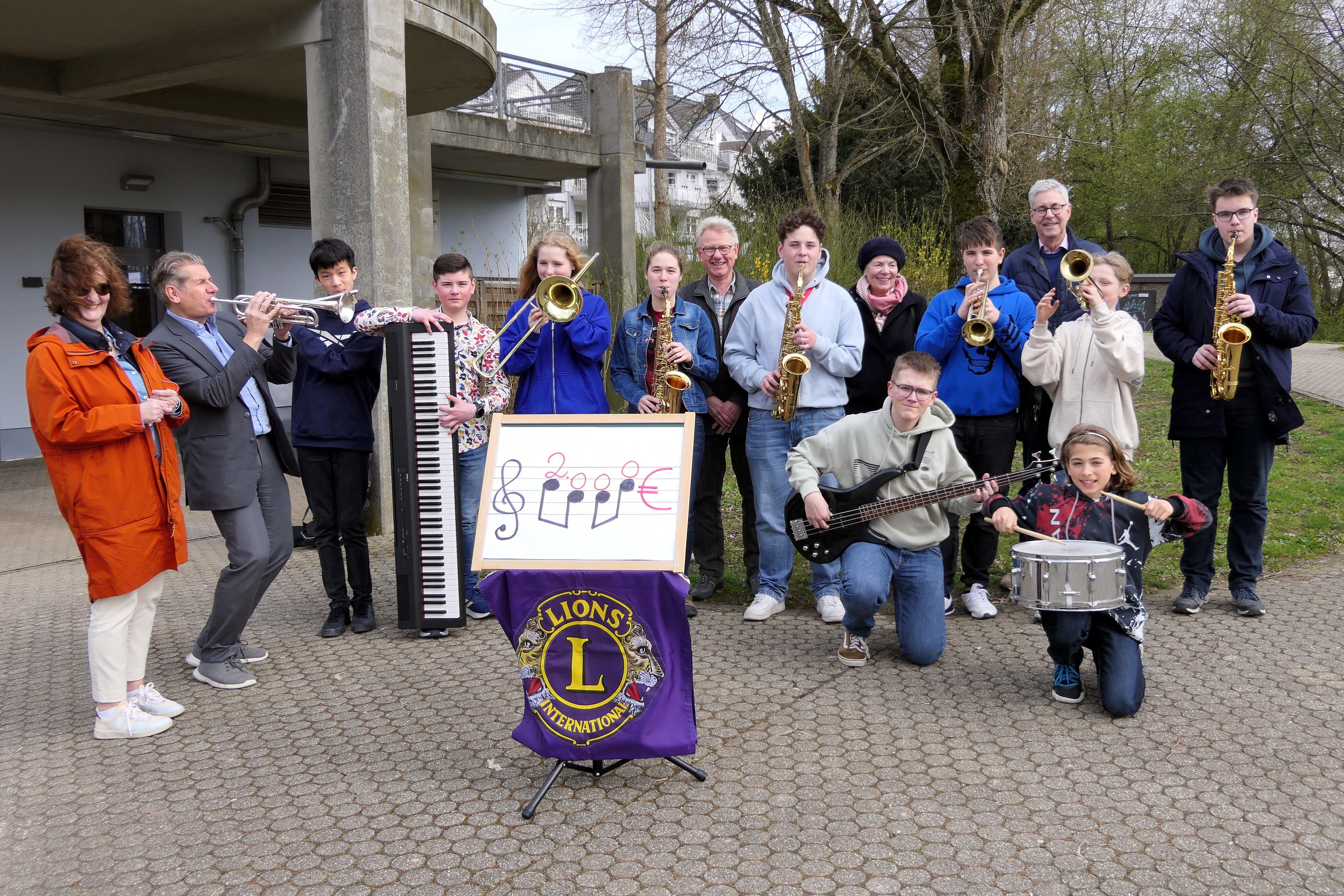 eine Gruppe von Schülern der Musikschule