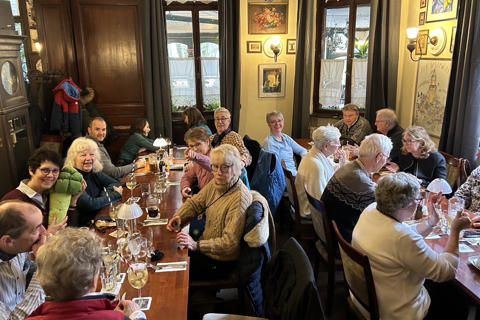 Die Wandergruppe im Lokal