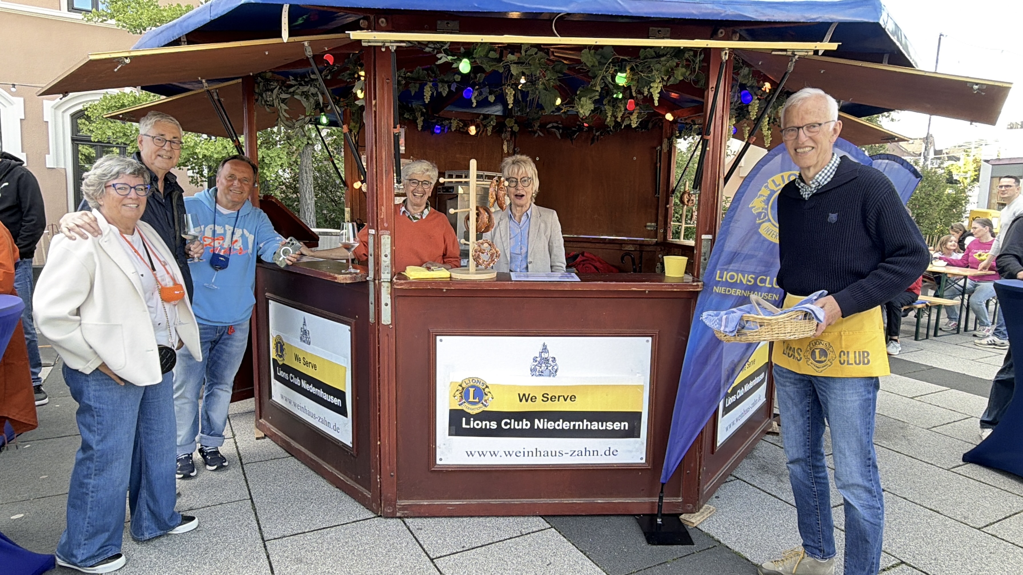 Verschiedene Lions am Stand