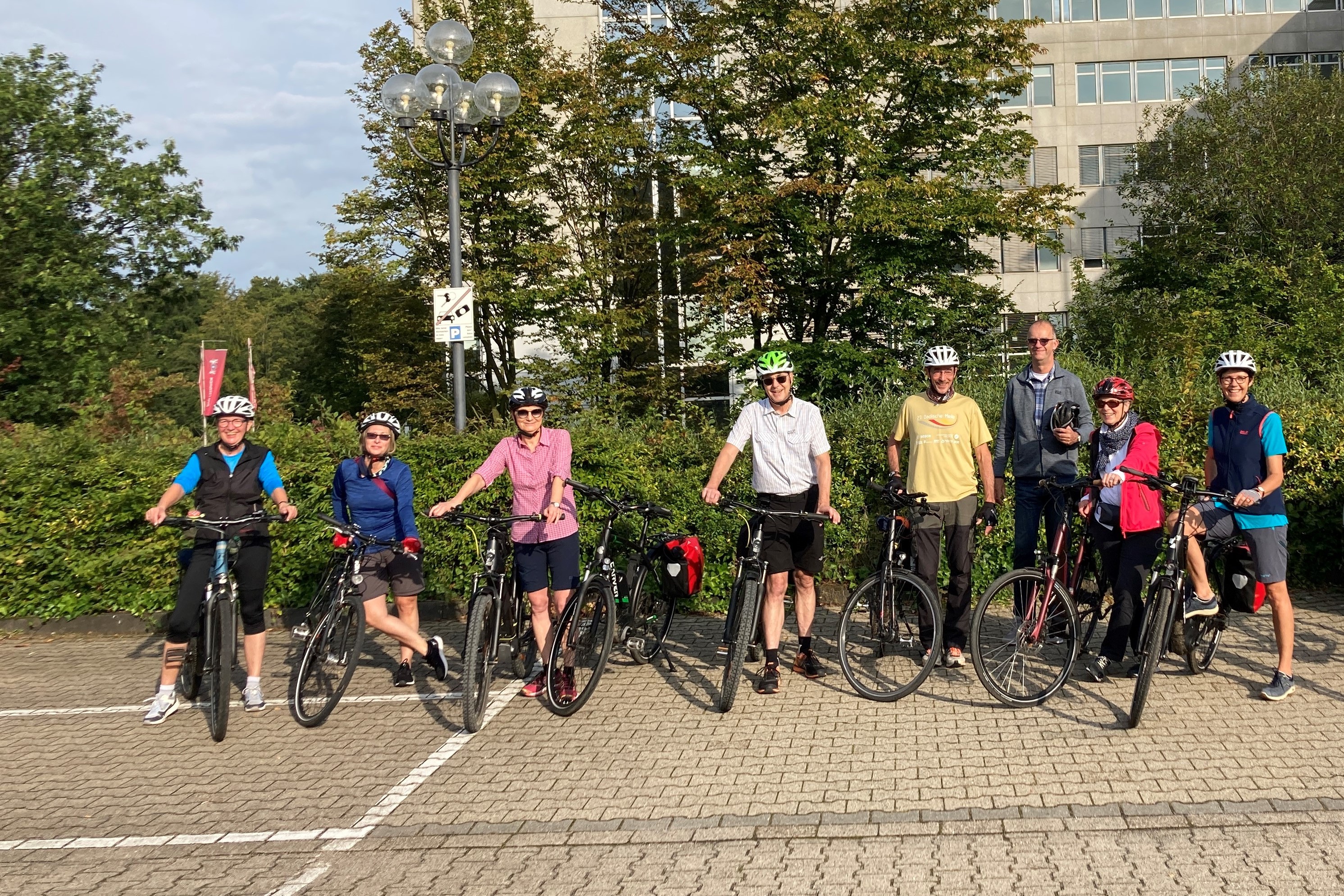 Alle Radler vor dem Start für ein gemeinsames Bild