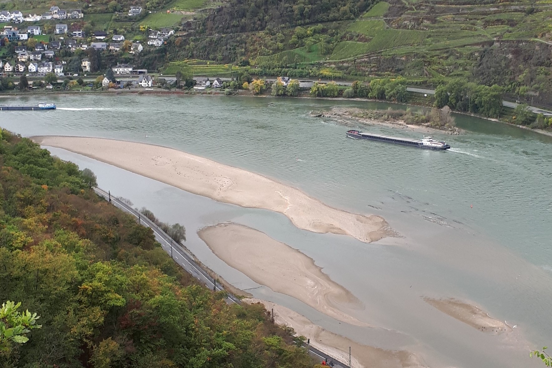 Sandbänke im Rhein