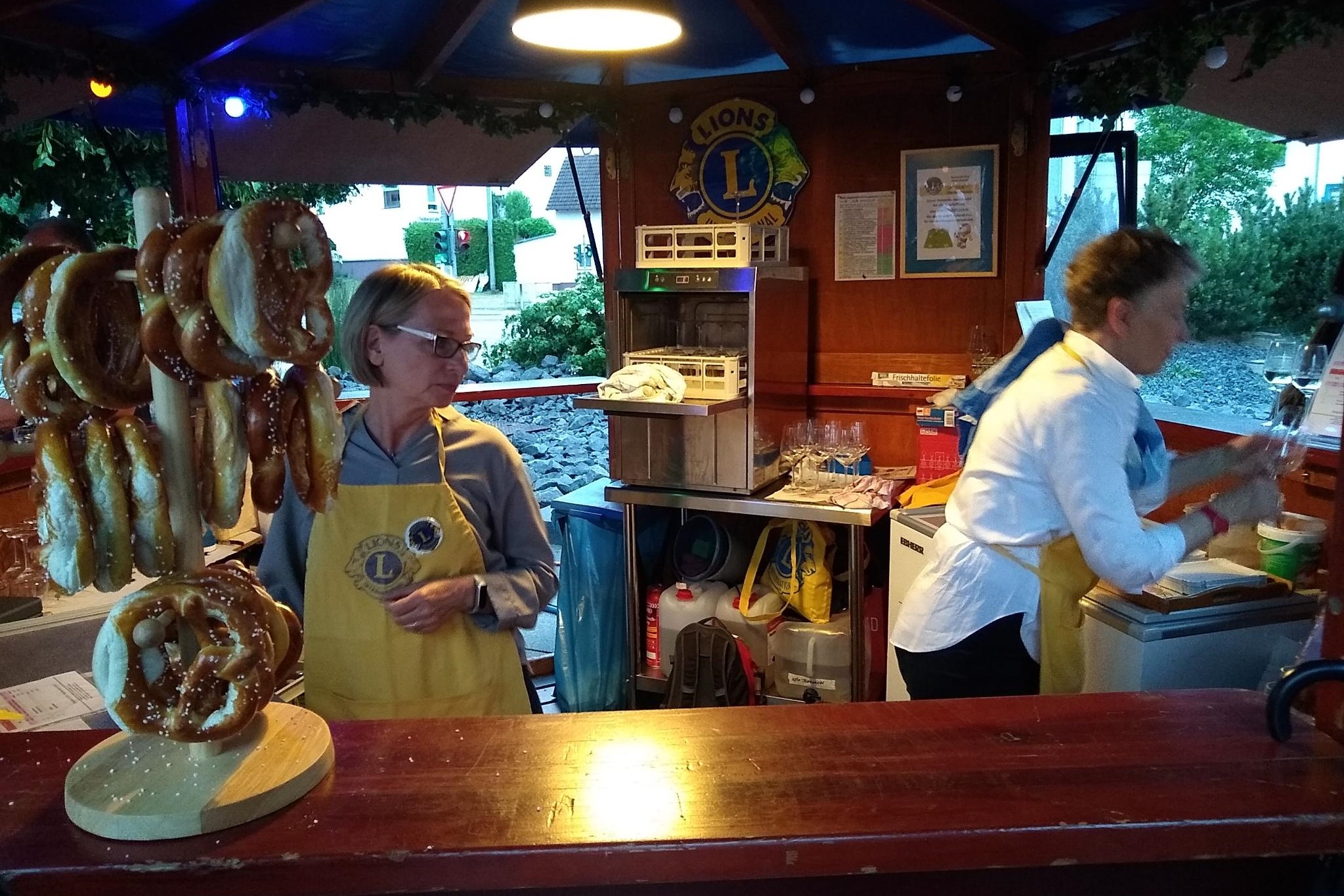 Dagmar und Christina im Lions Stand